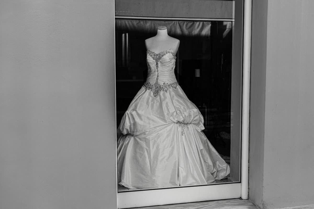 Brautkleider, Arbeit